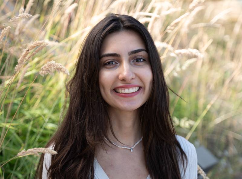 Cansu Headshot Colour