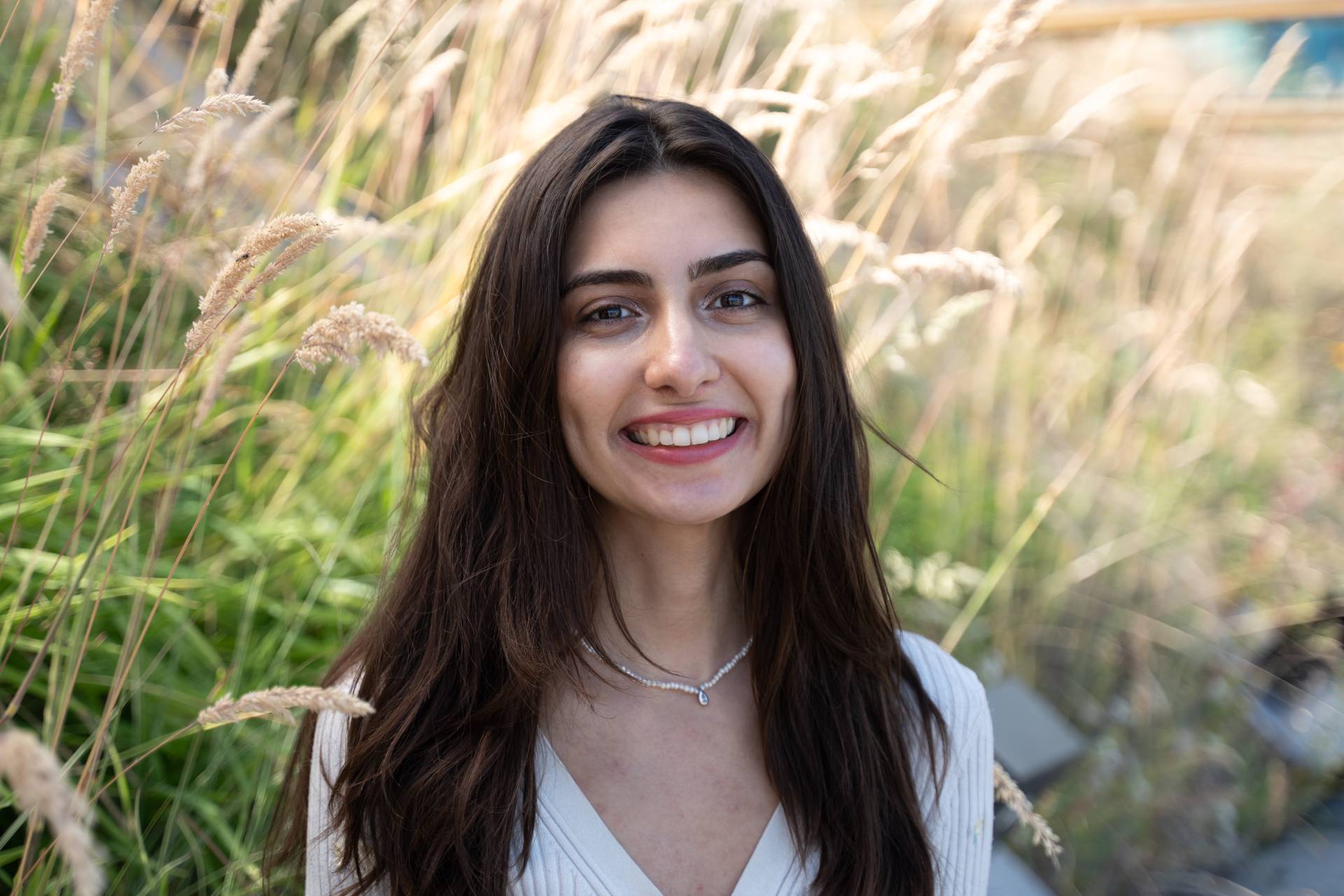 Cansu Headshot Colour