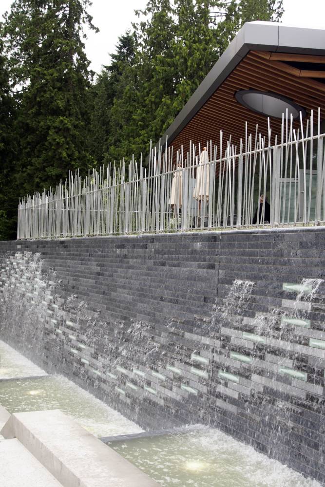 Closeup of the aquarium's exterior water feature.