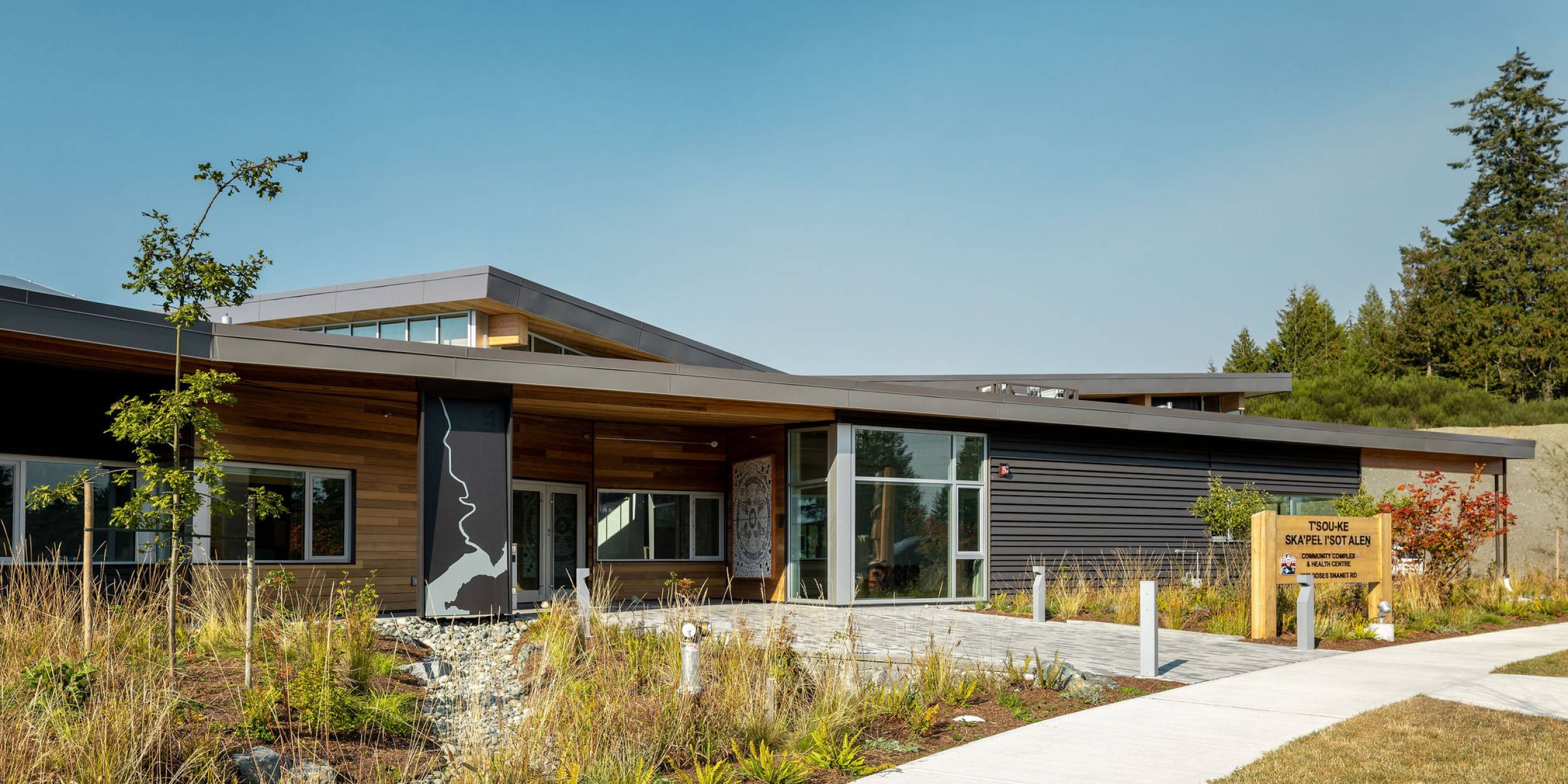 Photograph of TSou-ke Health Centre exterior and landscape.