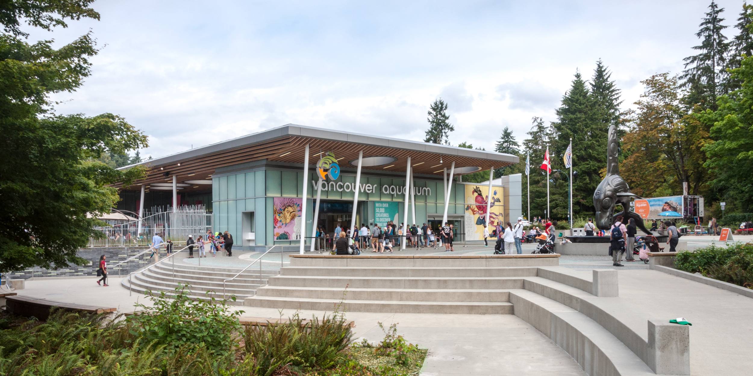 View of the Vancouver Aquarium entrance. Families gather at the entrance lining up to get inside.